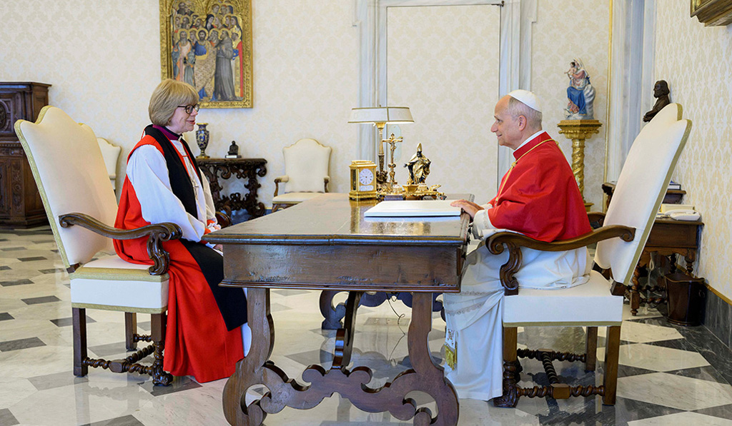 El Pontífice, reunido en privado con Mullally. Foto: Vatican Media.