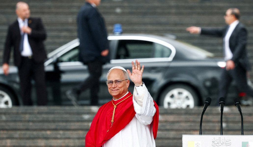 El Papa a su llegada a Argel.