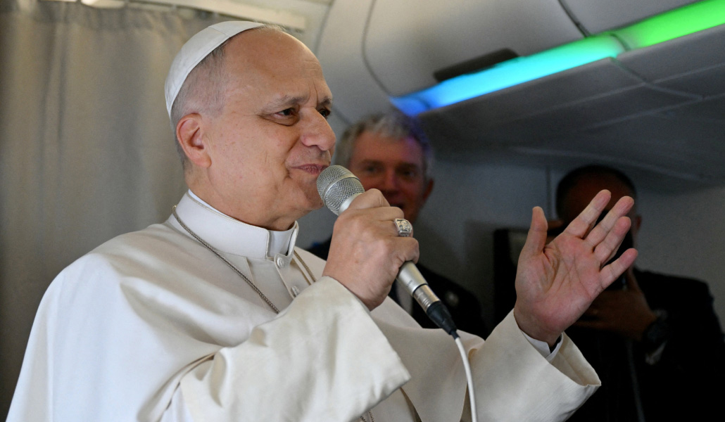 El Papa en la rueda de prensa del avión.