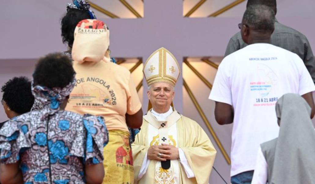 El Papa en un momento de la Misa en Luanda.