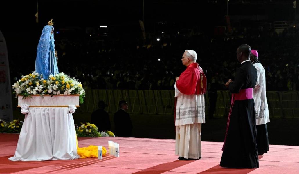 El Papa encomendó el pueblo de Angola a la Virgen.