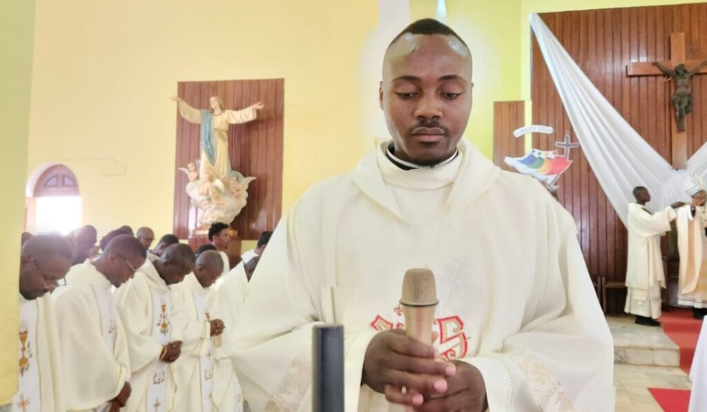 Pinthinho es sacerdote desde el año pasado.