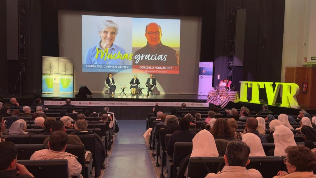 El auditorio de los salesianos lleno.