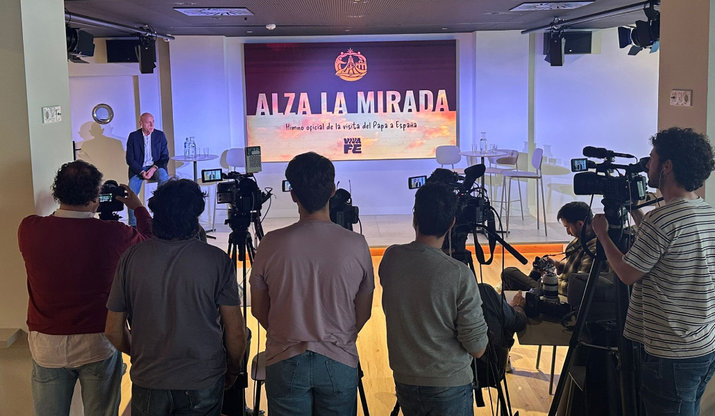 Presentación del himno.
