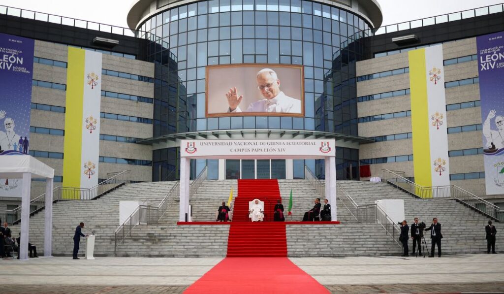 El Papa en la Universidad Nacional de Guinea Ecuatorial.