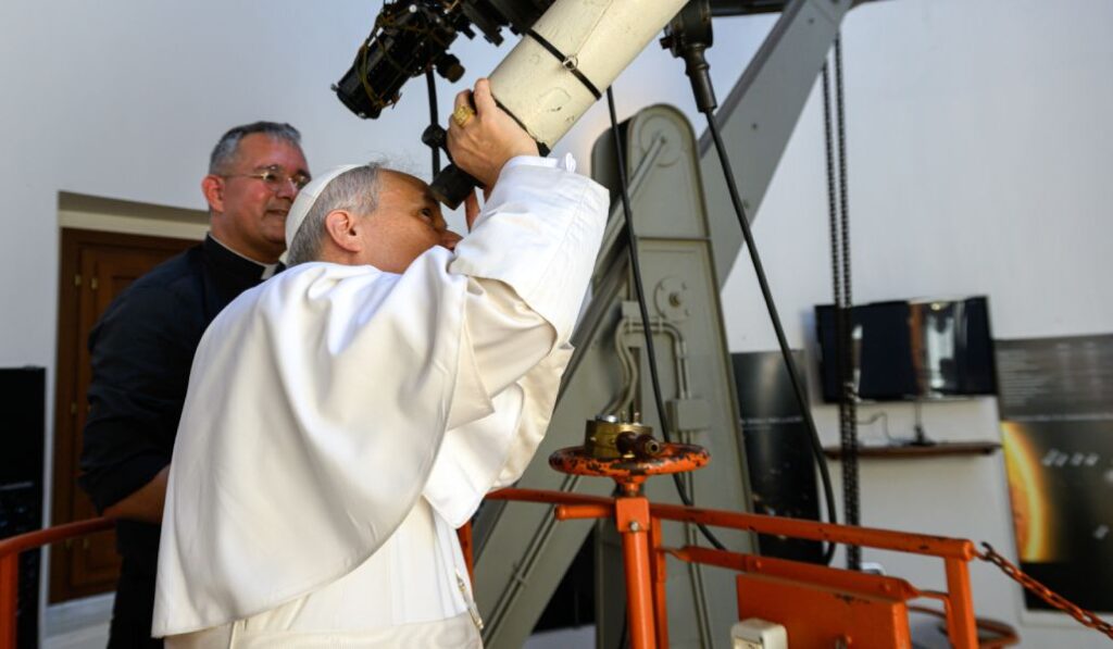 León XIV en el Observatorio Vaticano.