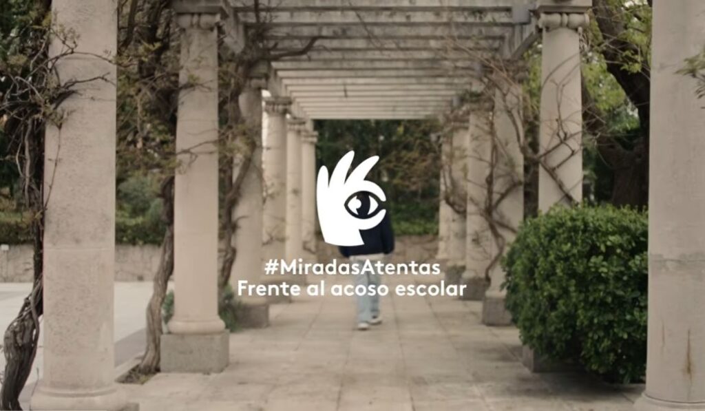 Fotograma de la campaña Miradas Atentas contra el acoso escolar.