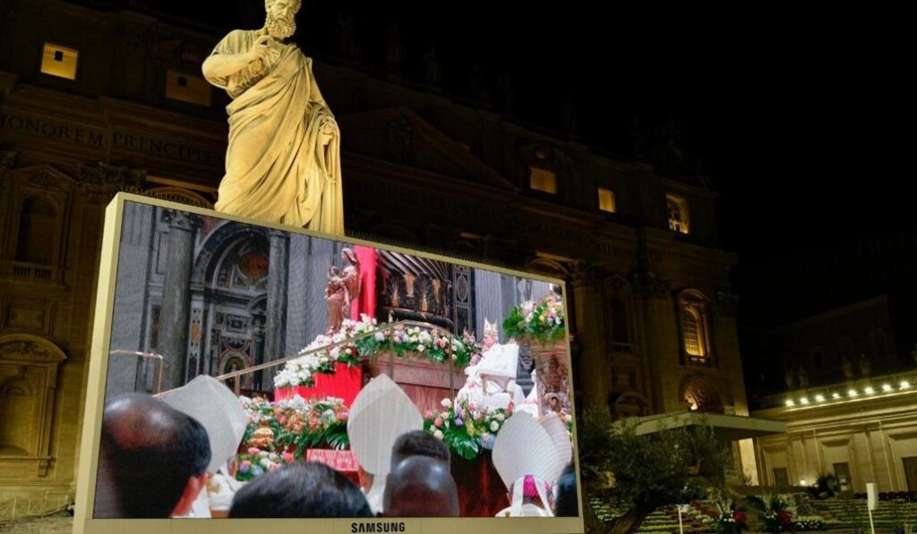 4.000 personas siguieron la celebración desde fuera.