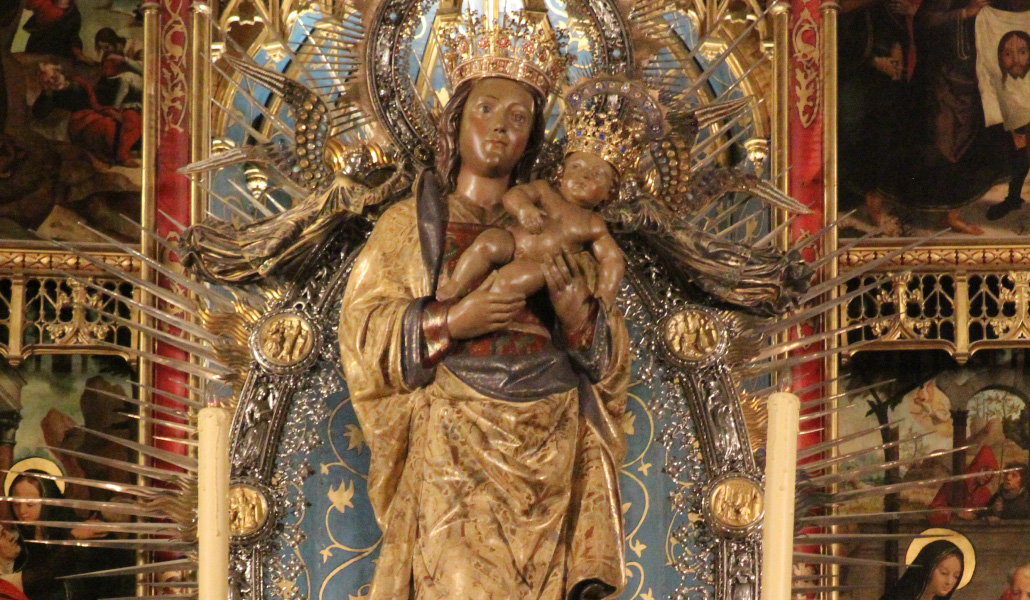 La Virgen de la Almudena.