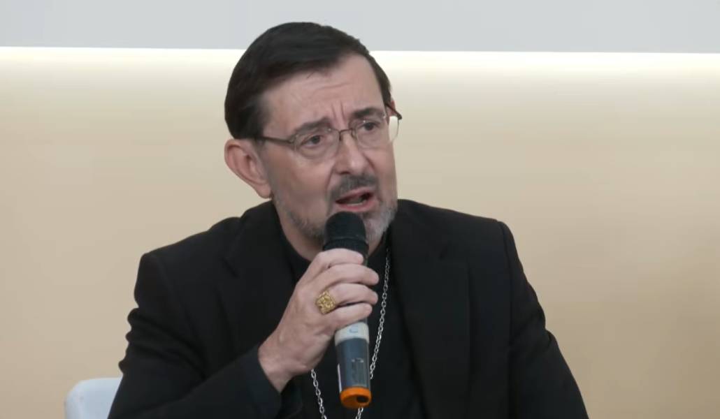 El cardenal Cobo durante la rueda de prensa.