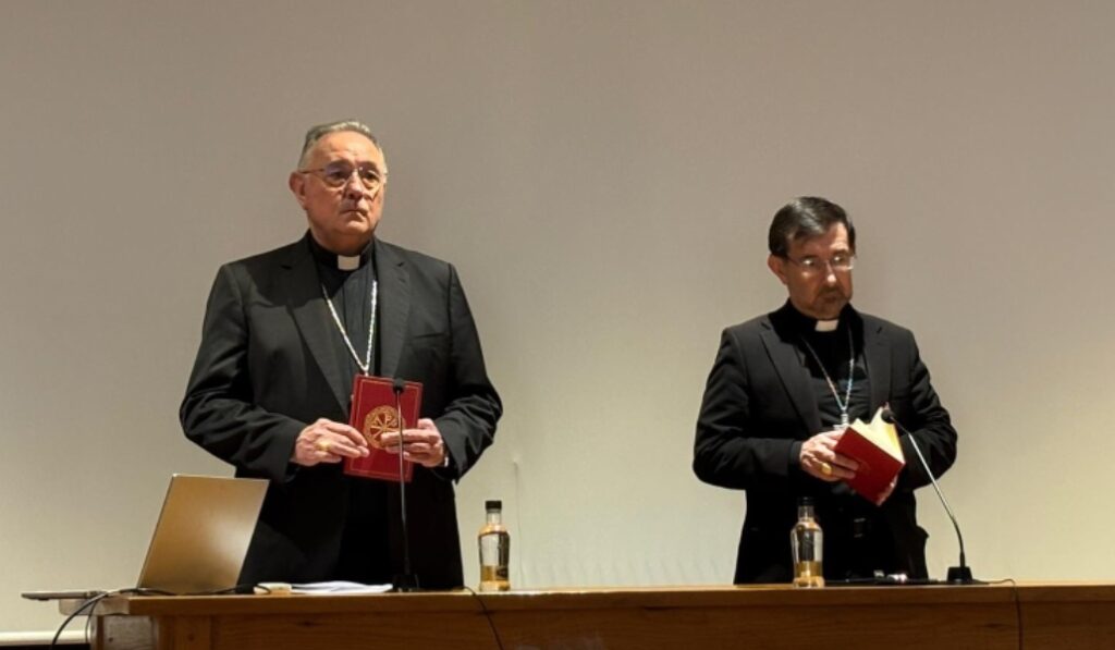 El obispo de León y el cardenal Cobo.