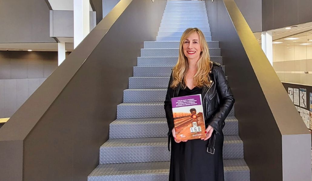 Esperanza Dongil publica esta guía en la Universidad Católica de Valencia.
