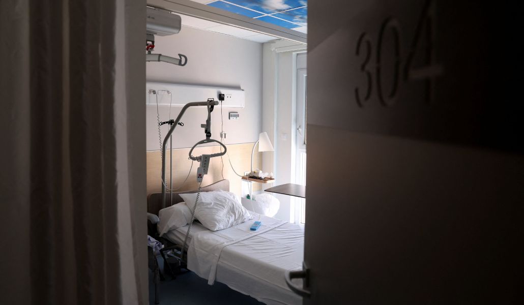 Una cama de hospital en cuidados paliativos.
