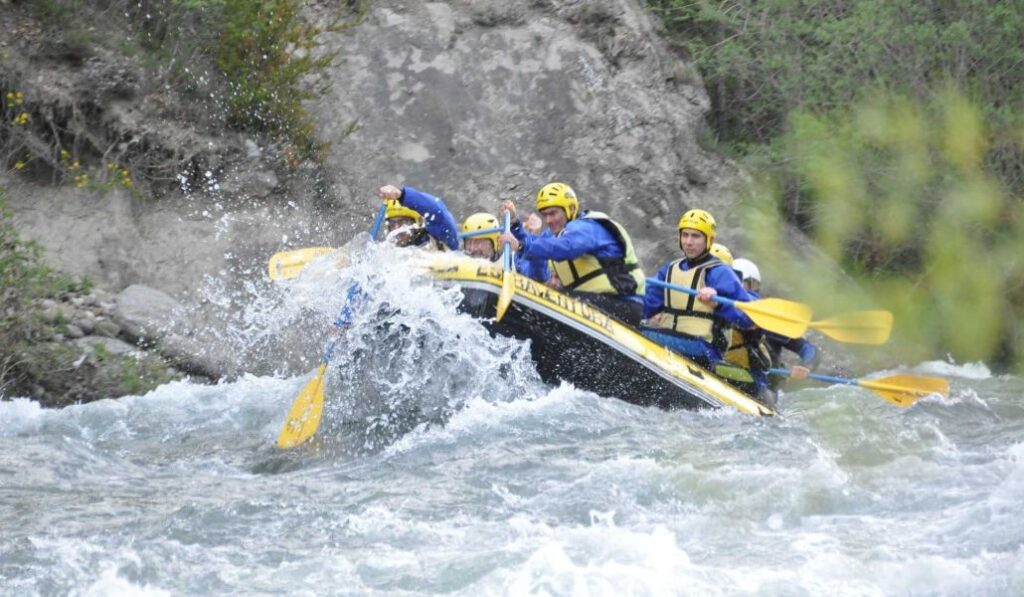 Los Lions of the Pyrenees hacen 'rafting' y otros deportes.