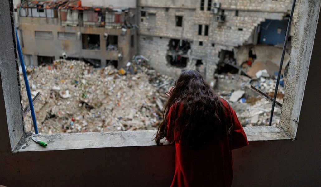 Una civil libanesa en su apartamento de Nabatieh.