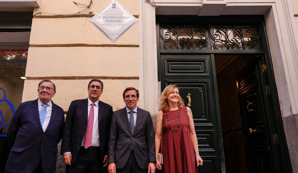 Placa en la casa de Paloma.
