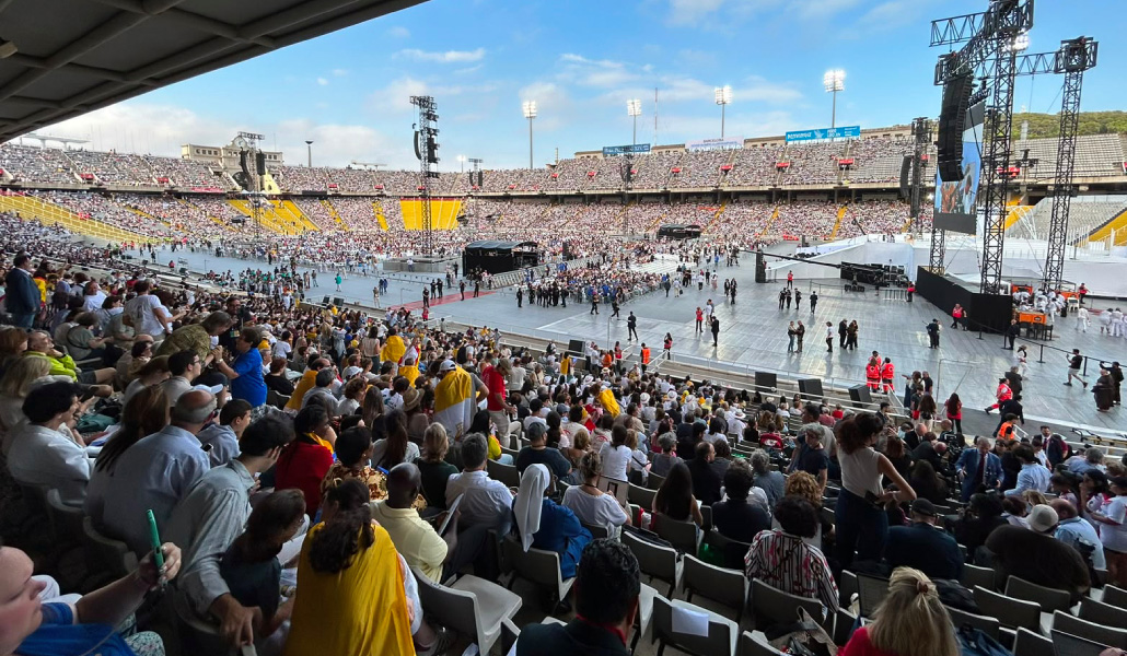 Vigilia de oración en el estadio olímpico.