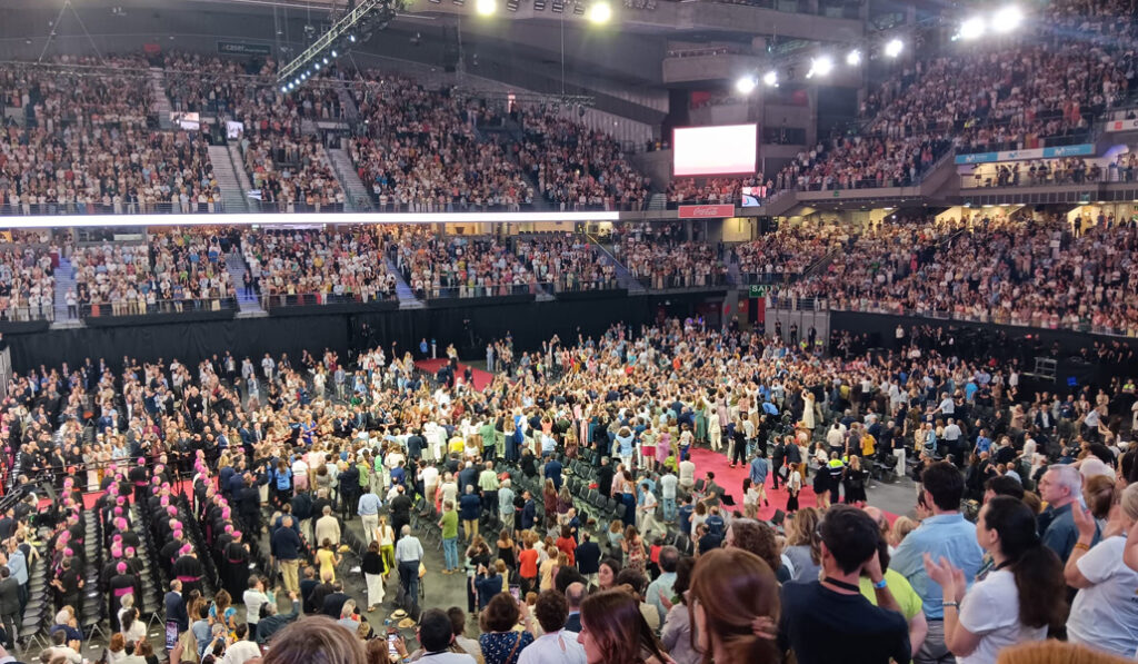 Más de 12.000 personas se han dado cita en el Movistar Arena.