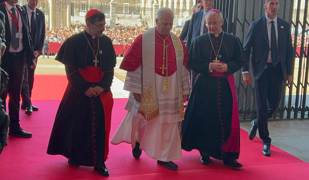 El Papa entrando en la catedral de la Almudena.