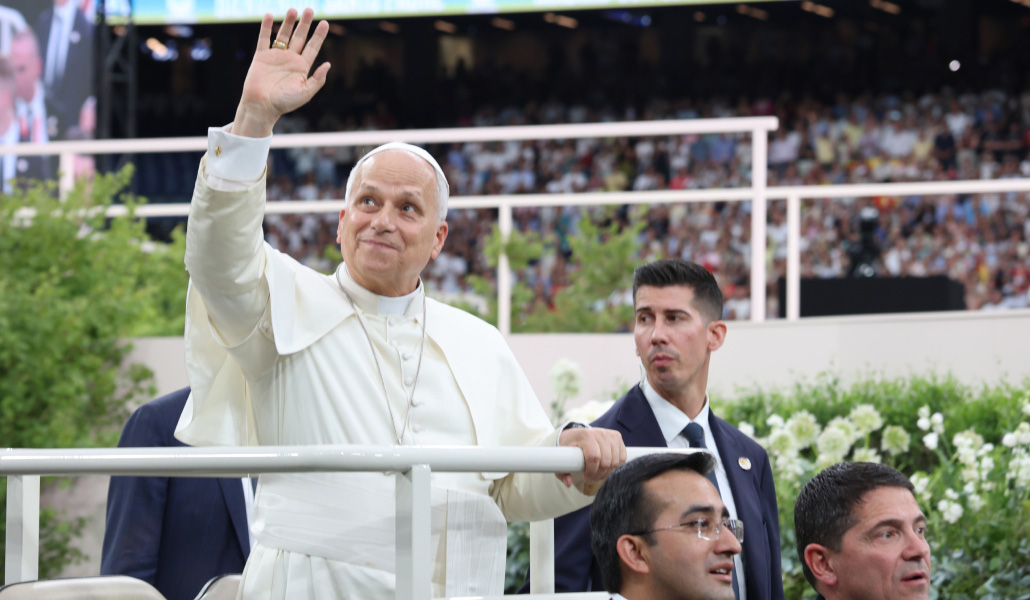León XIV saluda a la Iglesia diocesana.