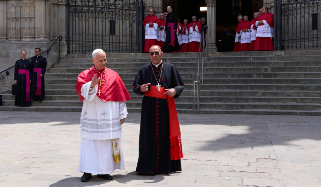 El Papa junto a Omella.