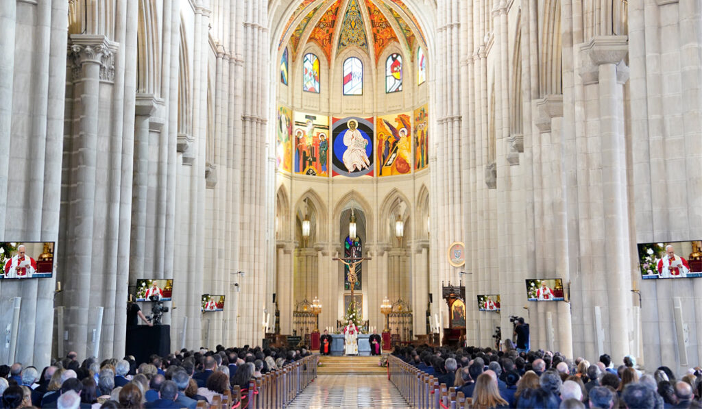 Imagen general de la catedral de la Almudena.