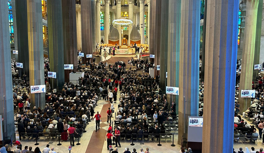 La Sagrada Familia durante la Eucaristía.
