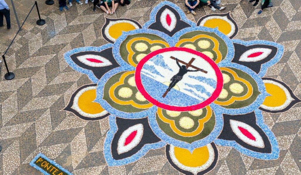 Un ejemplo de las alfombras que realiza la Asociación de Alfombristas do Corpus Christi de Ponteareas.