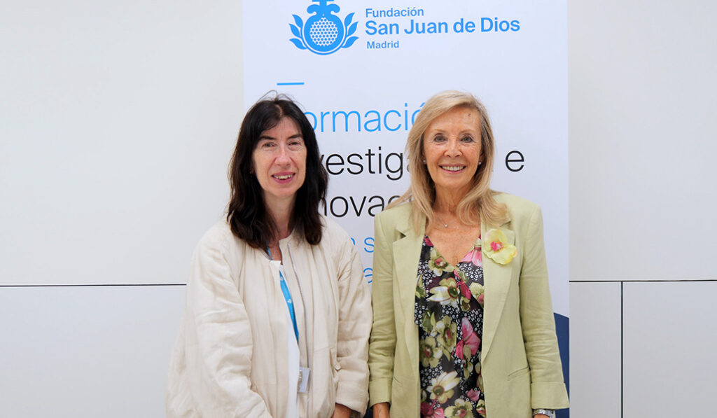 Elena Urdaneta, directora de la Fundación San Juan de Dios, y Carmen Martínez, presidenta de adELA