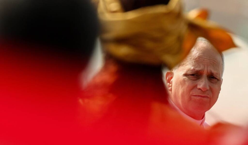 El Papa pide tratar a los pobres como semejantes, pues lo son.