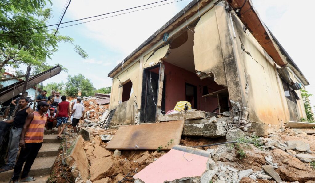 Vivienda destruida en Morón, Venezuela.