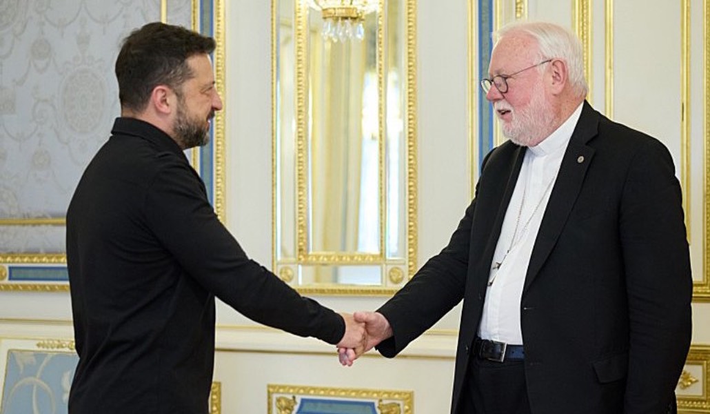Durante su visita a Ucrania, Gallagher se ha reunido con Zelenski.