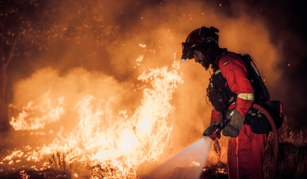 Trabajos de la UME en el incendio de Almorox.