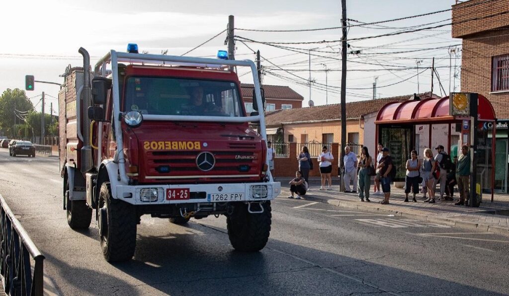 Un camión de bomberos.