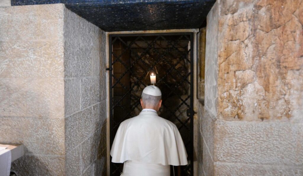 El Papa ha pedido por la paz en este lugar que conoce la guerra.