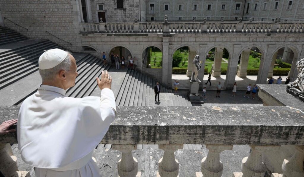 El Papa en la abadía de Montecasino.