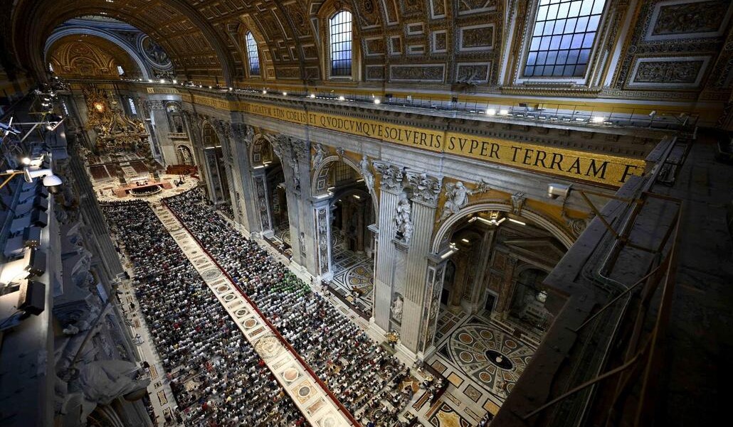 La audiencia general ha tenido lugar en la basílica de San Pedro mientras prosiguen los trabajos de remodelación del Aula Pablo VI.