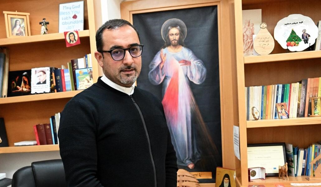 Taybeh tiene unos 1.500 habitantes. Bashar Fawadleh es el párroco latino.