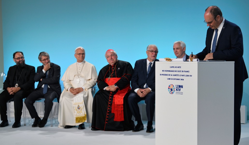 Firma del Llamamiento de Metz en presencia del Papa el 28 de septiembre.
