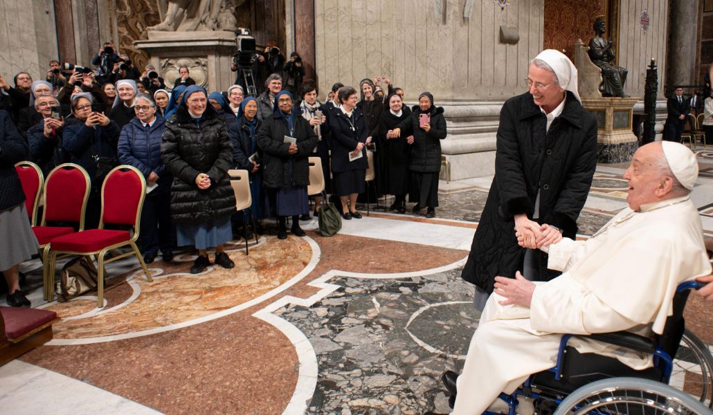 El Papa Francisco con la prefecta Simona Brambilla en 2025.