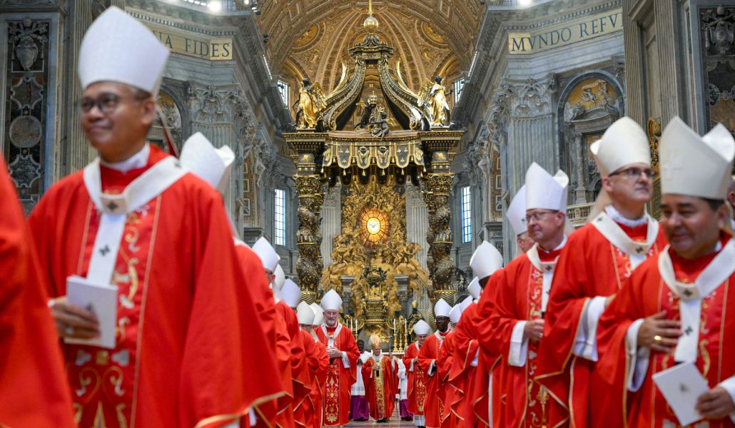 Obispos de reciente nombramiento en la festividad de San Pedro y San Pablo.