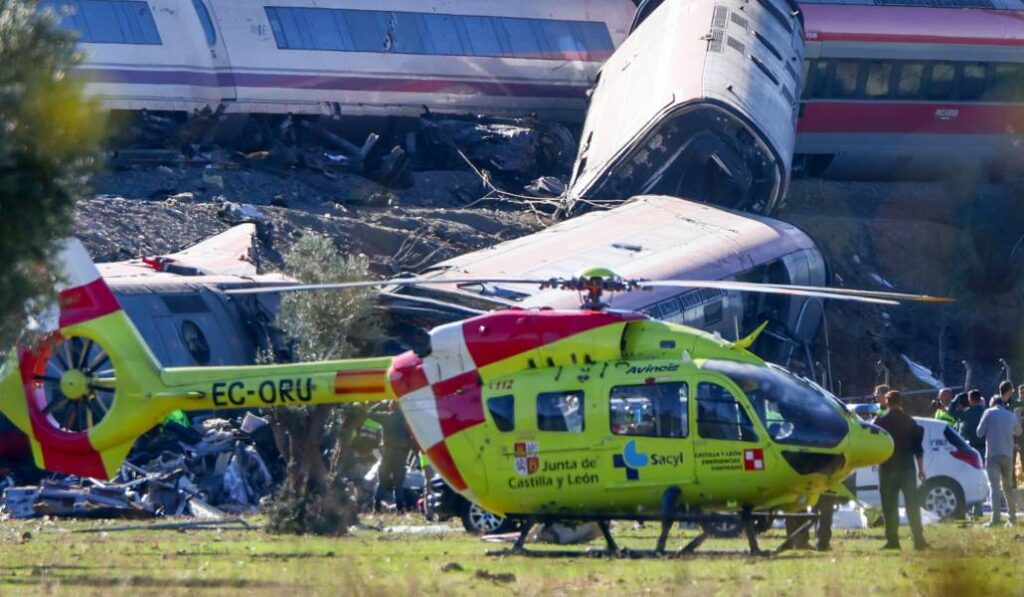 Dos trenes de alta velocidad han colisionado a primera hora de este miércoles a la altura de la estación de Urda (Toledo). Foto: EFE/Ismael Herrero.