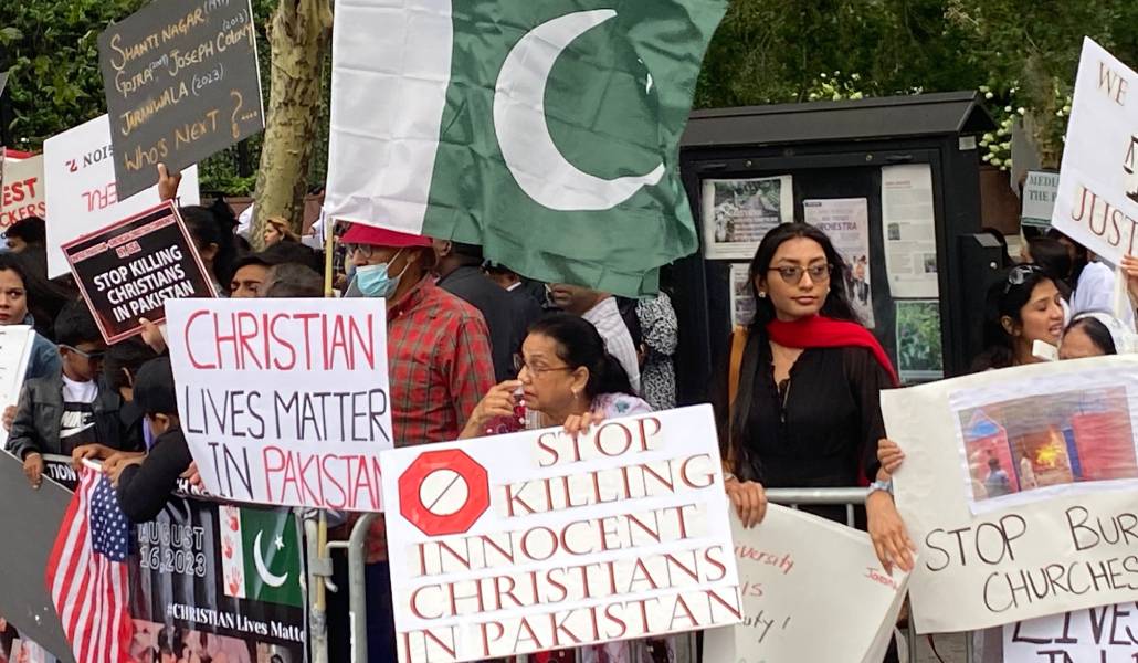 CRistianos pakistaníes protestan ante la ONU en 2024. Foto: CNS.