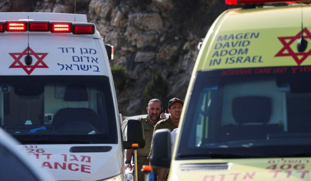 Ambulancias que han atendido a los heridos. Foto: Reuters / Ammar Awad.