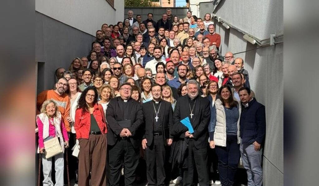 Foto de familia de los participantes. Foto: CEE. 