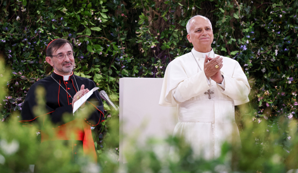 El cardenal Cobo junto al Papa León XIV durante el viaje apostólica a España.