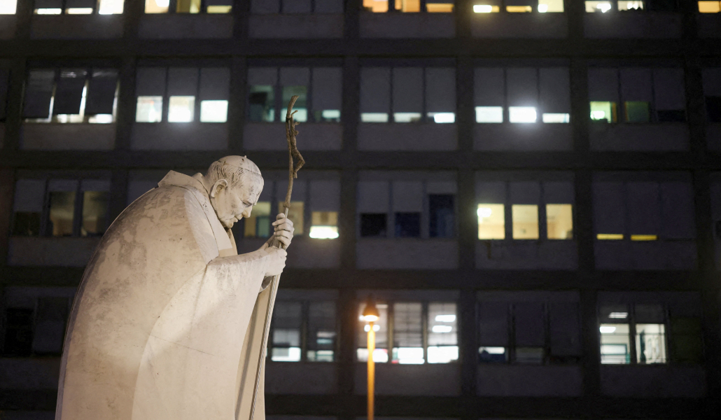 El hospital Gemelli esta noche.