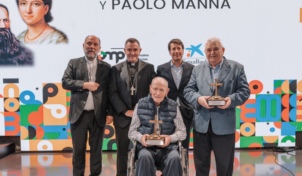 Calderón, Mikel Garciandía (obispo de Palencia), Becerril; José Luis Pérez (presentador) y Moral, durante el acto.