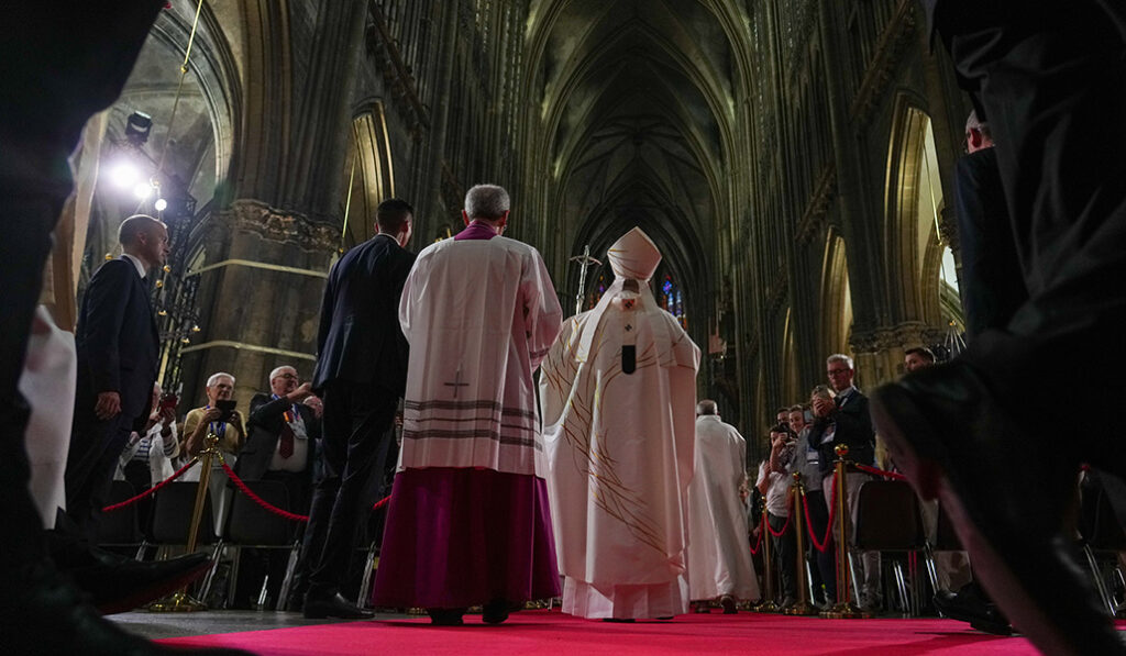 El Papa celebra la Misa en la catedral de Metz, Francia, el 28 de septiembre.