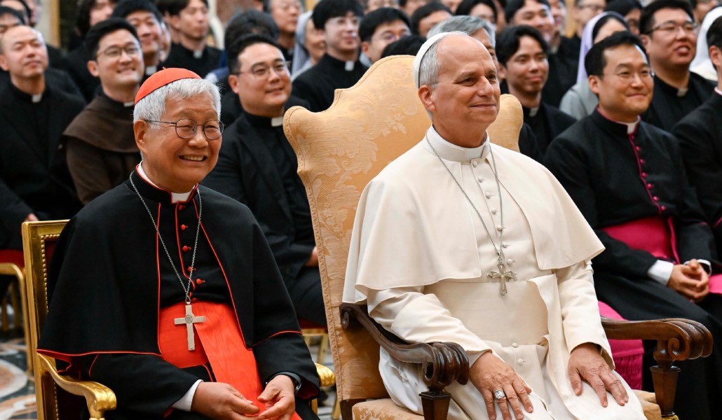 El Papa con el cardenal Lazzaro You Heung-Sik, prefecto de la Congregación para el Clero, durante el encuentro.